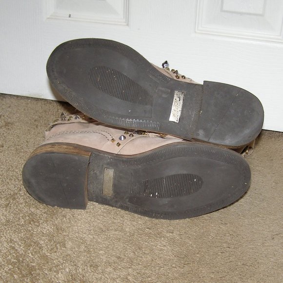 size 8.5 SAM EDELMAN Taupe/beige Leather Studded Biker Moto boots - Picture 5 of 15